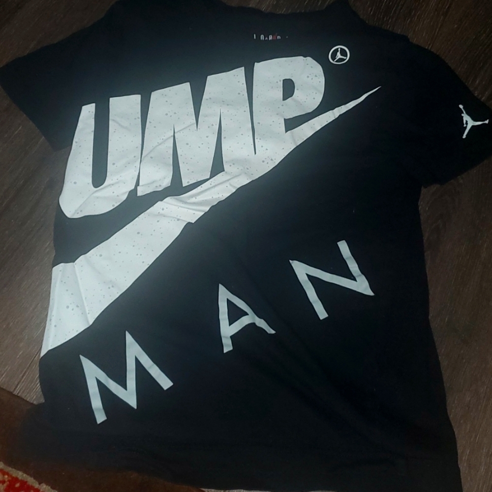 Jordan boys shirt size small